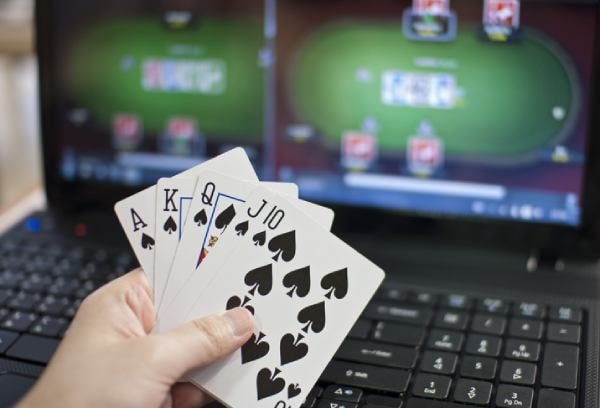 Bangladesh adults reading casino-style entertainment highlights on mobile